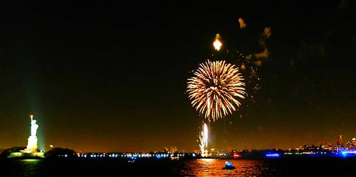 Réveillon em Nova York - Cruzeiro com Jantar Réveillon em Nova York - Cruzeiro com Jantar